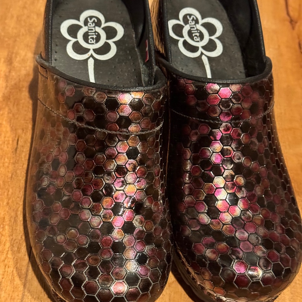 NWOT Sanita Metallic Burgundy Textured Clogs